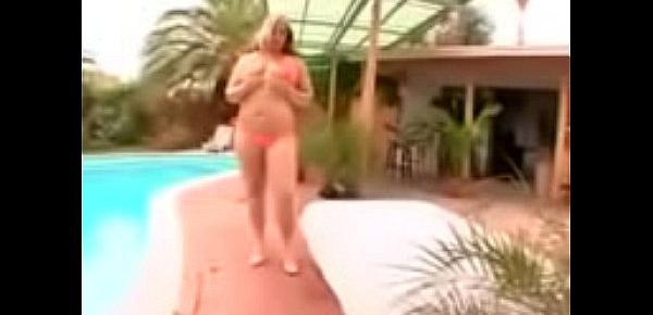  BBW riding huge ass in pool area